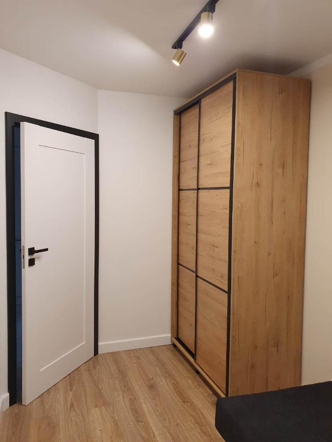 Apartament 3 Pokojowy Lub Pokoj W Mieszkaniu W Nowym Bloku Varşova Dış mekan fotoğraf