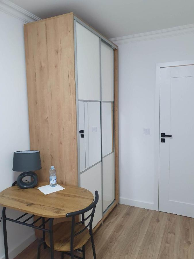 Apartament 3 Pokojowy Lub Pokoj W Mieszkaniu W Nowym Bloku Varşova Dış mekan fotoğraf