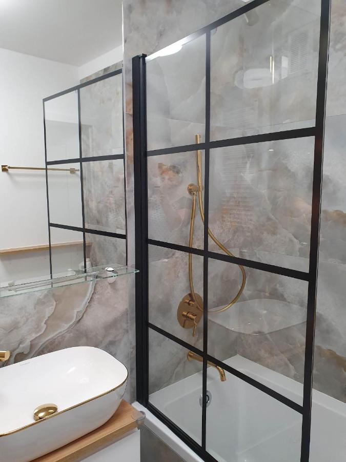 Apartament 3 Pokojowy Lub Pokoj W Mieszkaniu W Nowym Bloku Varşova Dış mekan fotoğraf